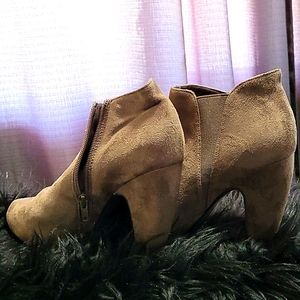 A.X.N.Y Suede Tan Bootie, Size 9